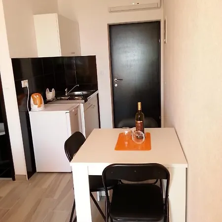 Grey House Apartment *