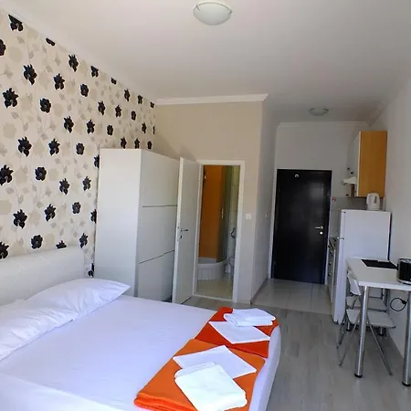 Grey House * Makarska