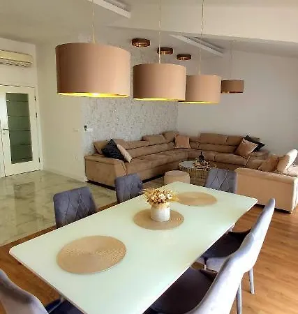 Apartment Grey House Makarska