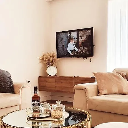 Grey House Apartment *